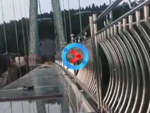 河南林州玻璃桥安装护栏
