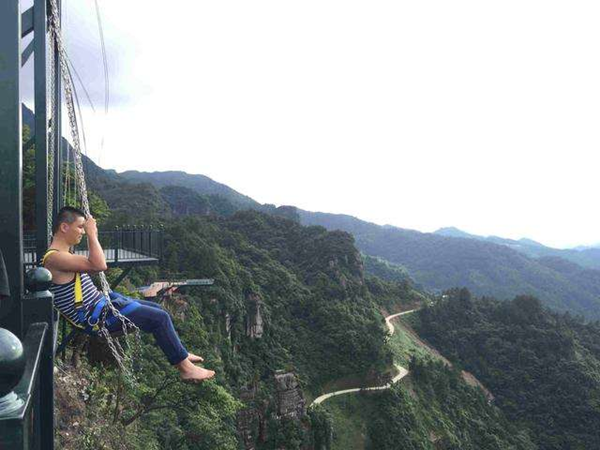 悬崖秋千