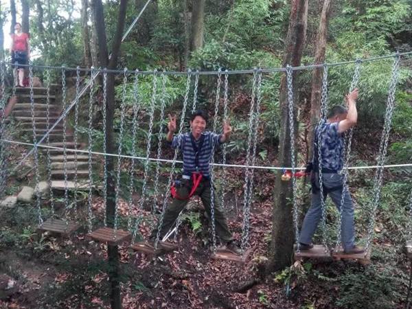 丛林穿越游乐项目
