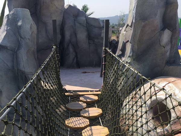 丛林穿越游乐项目