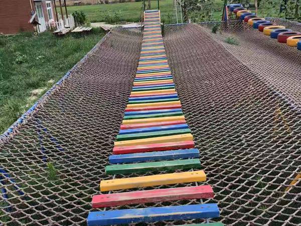 丛林穿越游乐项目