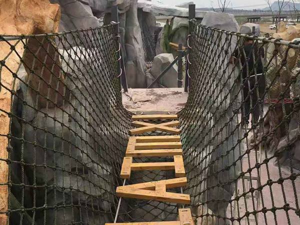 丛林穿越游乐项目