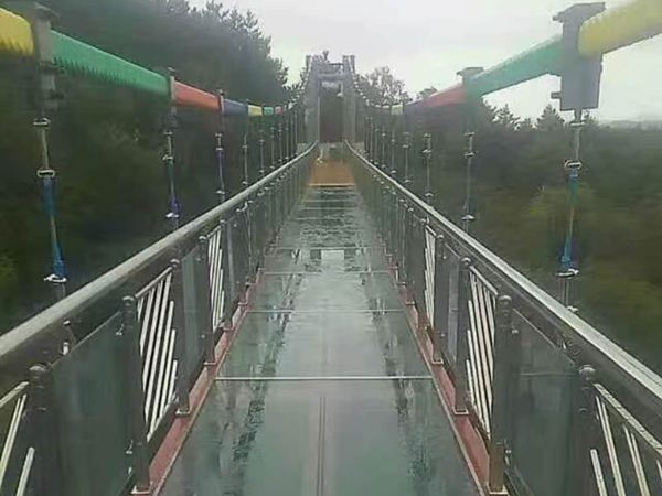 景区玻璃吊桥的使用寿命该如何提升