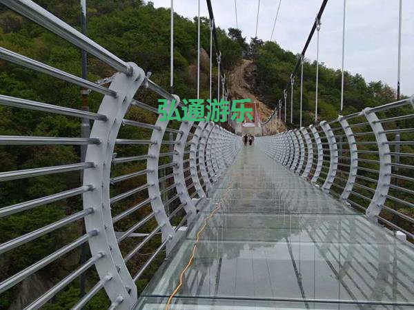 玻璃吊桥